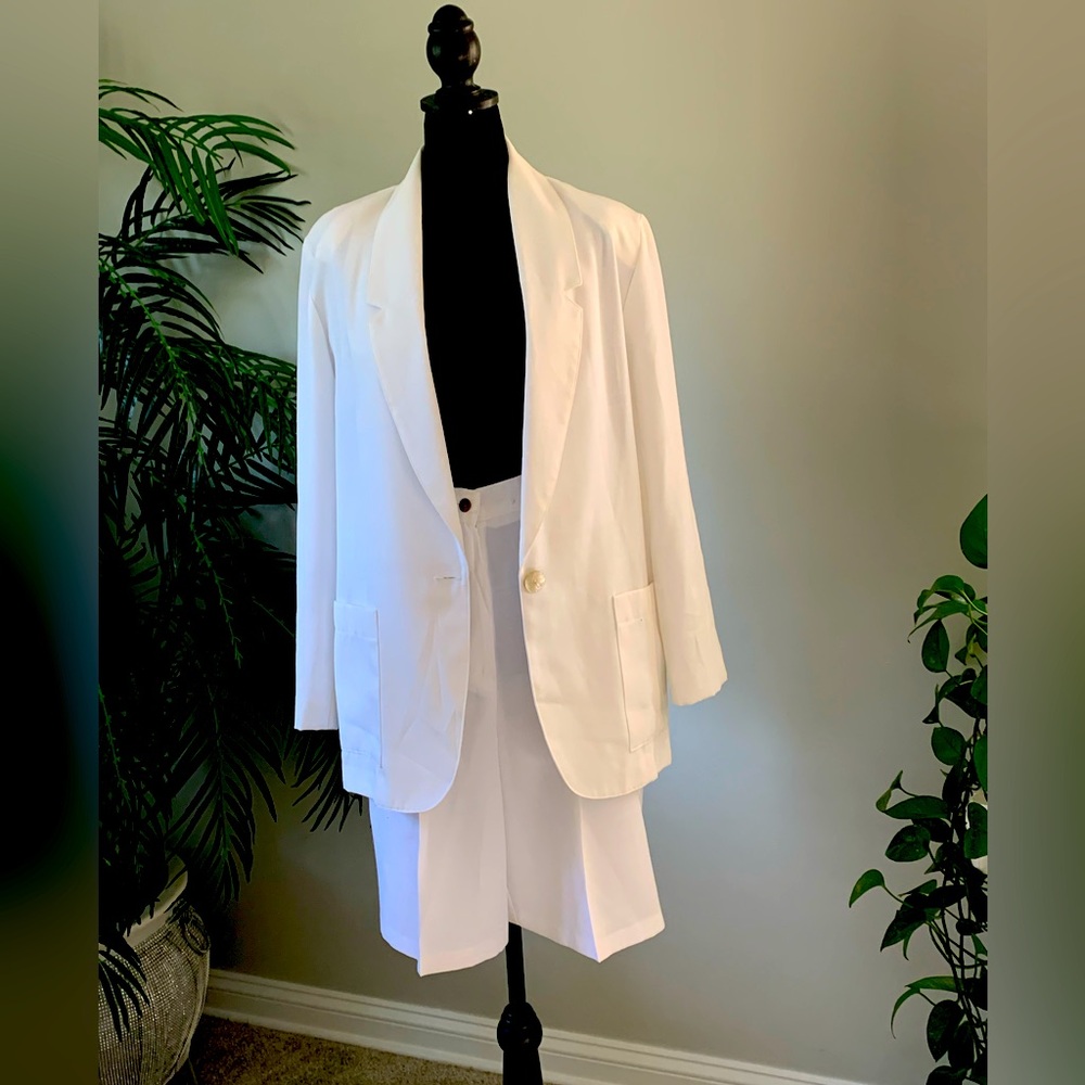 Two piece single breast white jacket with knee length shorts